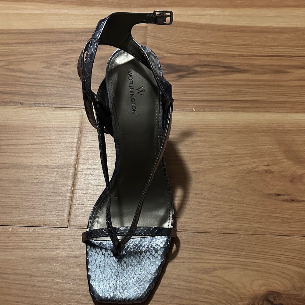 Worthington Metallic Strappy Heels Sz9